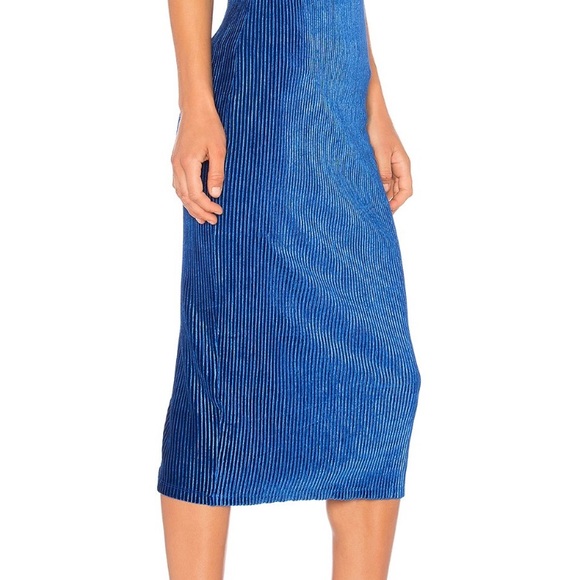 BNWT X REVOLVE AVERY SKIRT IN COBALT
NBD - Picture 2 of 8